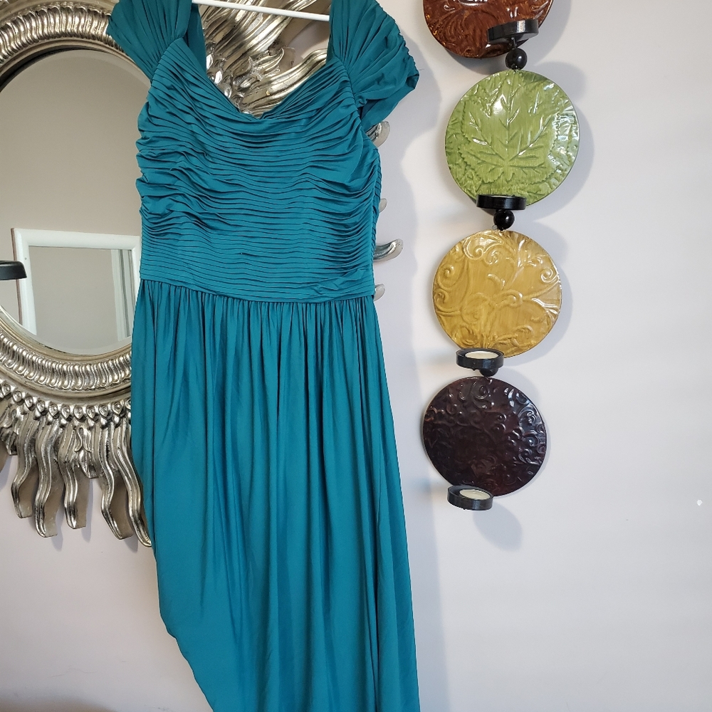 BCBG DRESS. - Picture 8 of 9